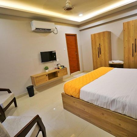 Hotel Ceasta, Beside Us Consulate Hyderabad, Gachibowli Gundipet Екстер'єр фото