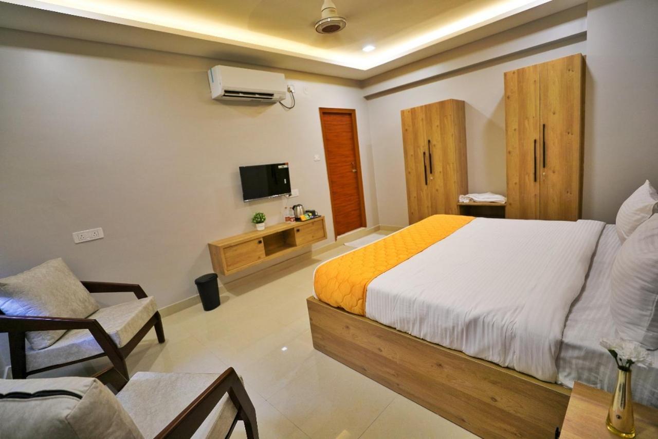 Hotel Ceasta, Beside Us Consulate Hyderabad, Gachibowli Gundipet Екстер'єр фото