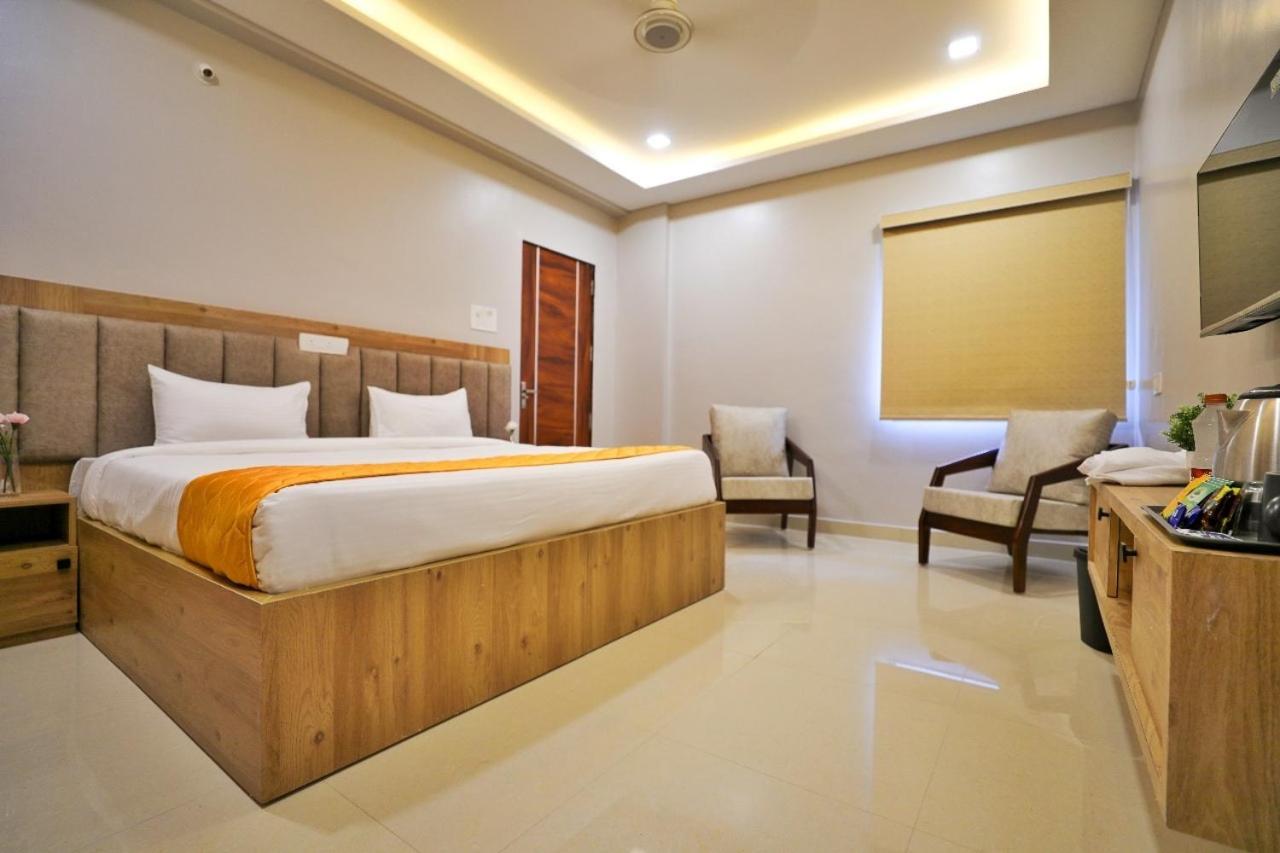 Hotel Ceasta, Beside Us Consulate Hyderabad, Gachibowli Gundipet Екстер'єр фото