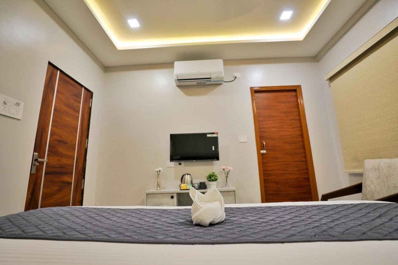 Hotel Ceasta, Beside Us Consulate Hyderabad, Gachibowli Gundipet Екстер'єр фото