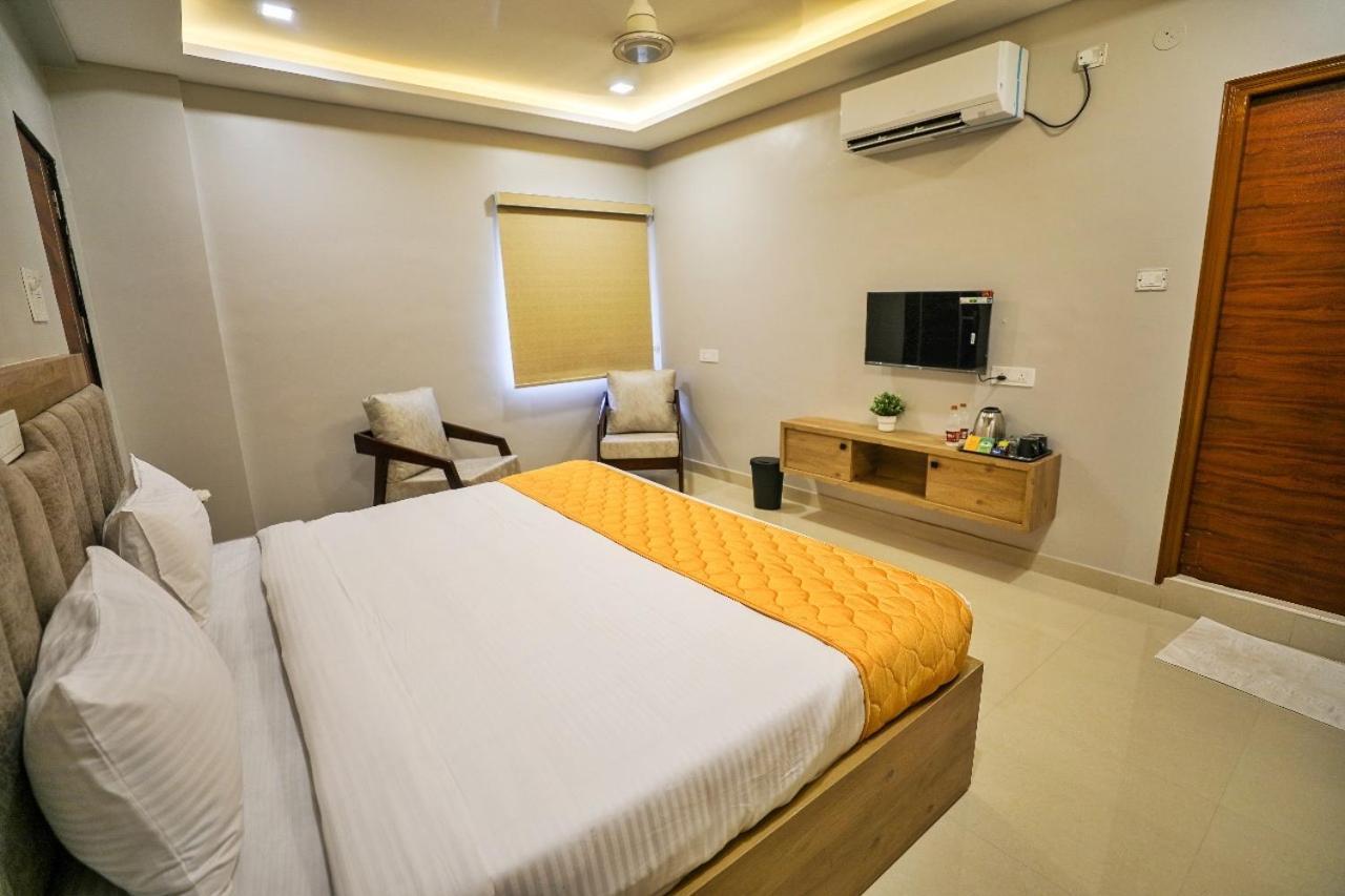 Hotel Ceasta, Beside Us Consulate Hyderabad, Gachibowli Gundipet Екстер'єр фото