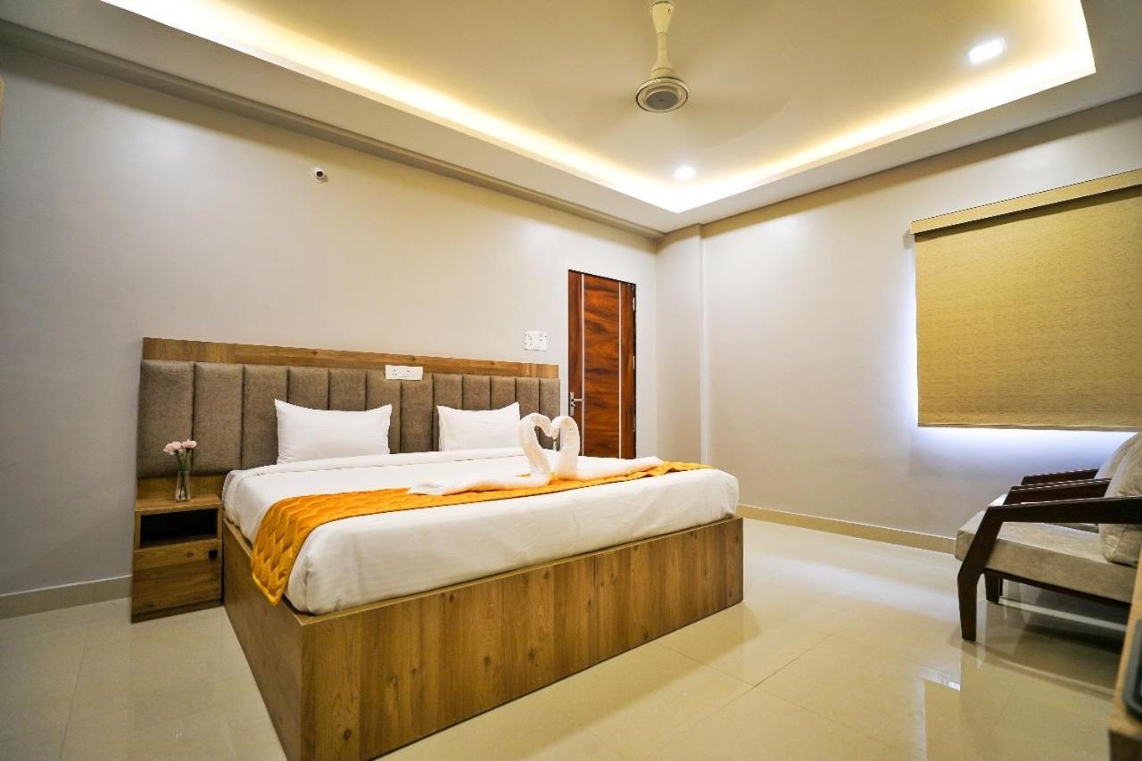 Hotel Ceasta, Beside Us Consulate Hyderabad, Gachibowli Gundipet Екстер'єр фото