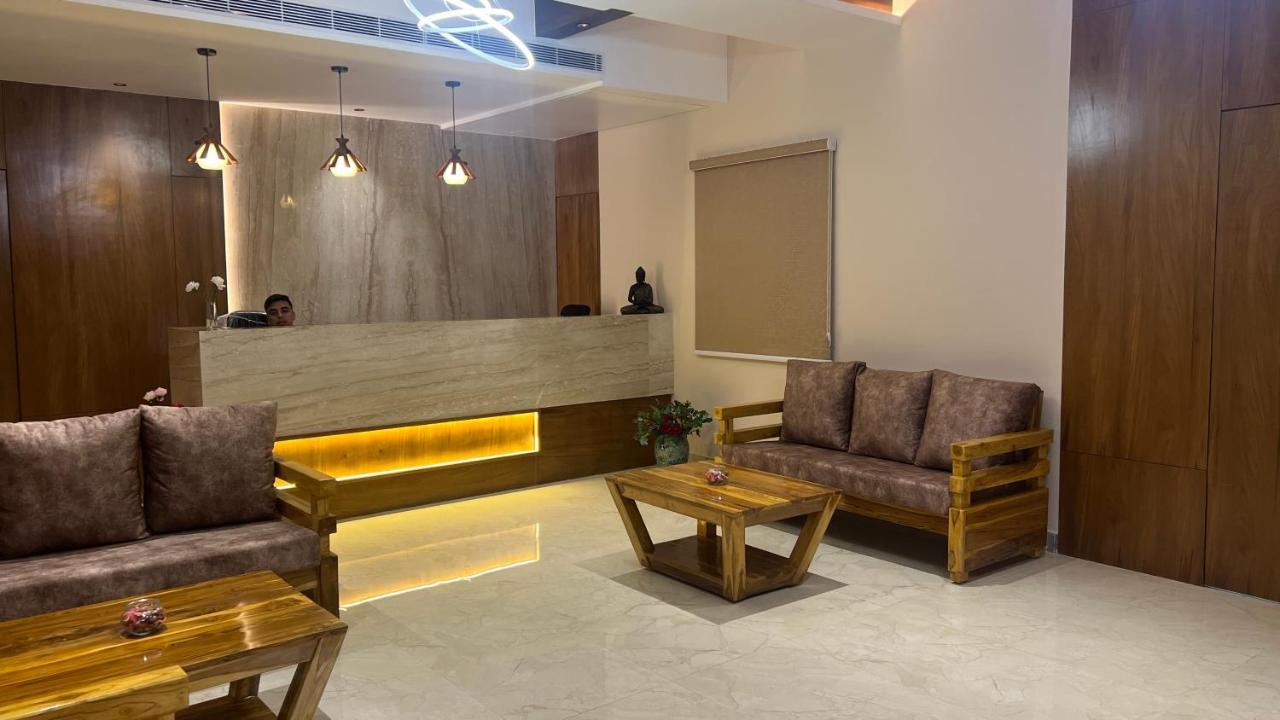 Hotel Ceasta, Beside Us Consulate Hyderabad, Gachibowli Gundipet Екстер'єр фото