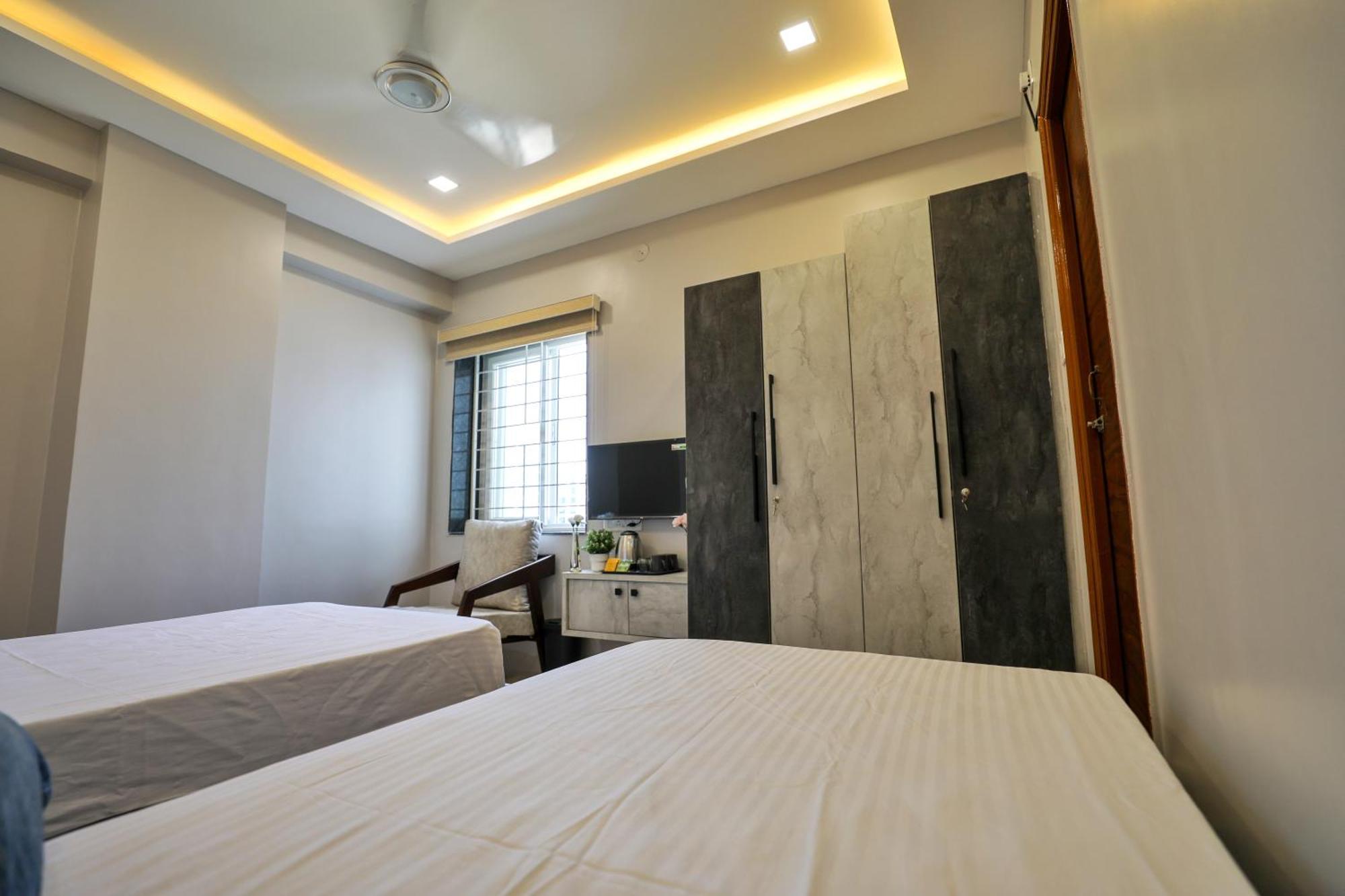 Hotel Ceasta, Beside Us Consulate Hyderabad, Gachibowli Gundipet Екстер'єр фото
